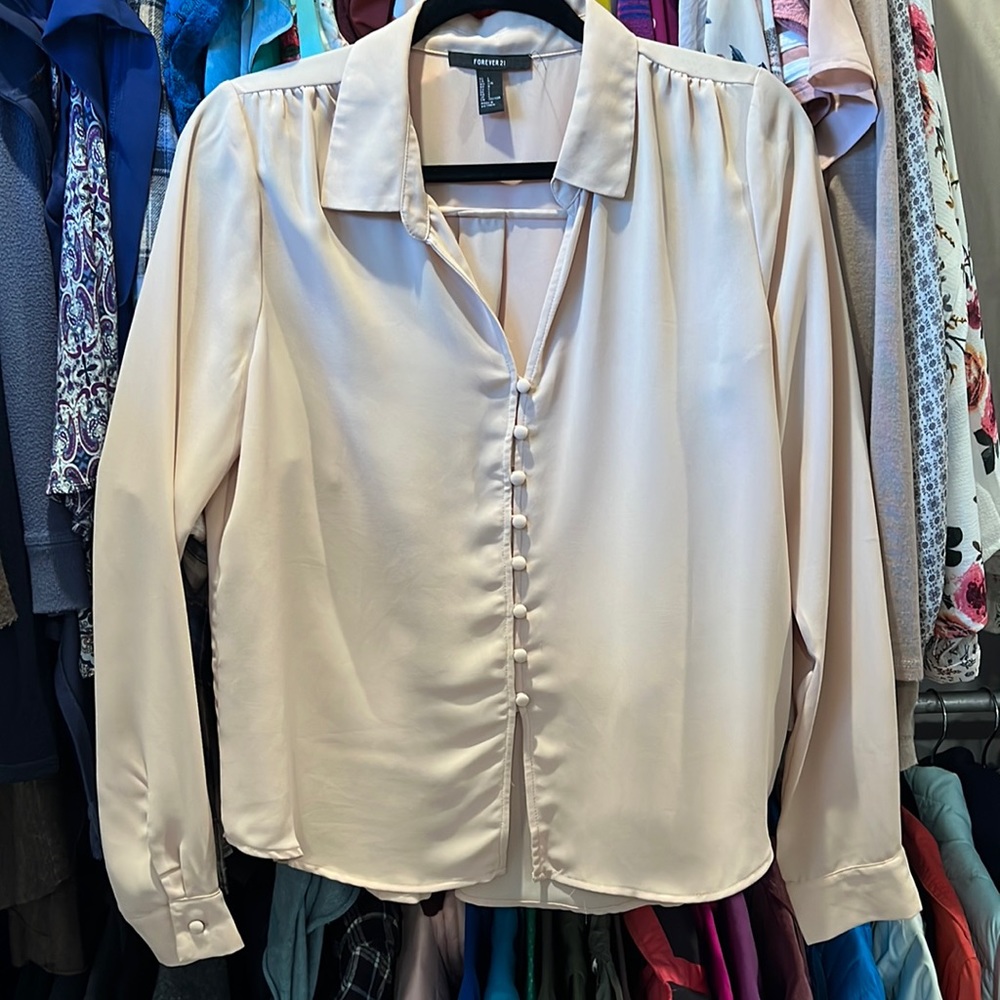 Forever 21 blouse cream color size large. Covered buttons. Beautiful top